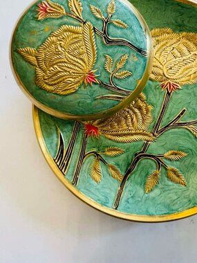 VINTAGE BRASS PLATE AND TRINKET BOX  Floral Wall Decor Hollywood Regency Style